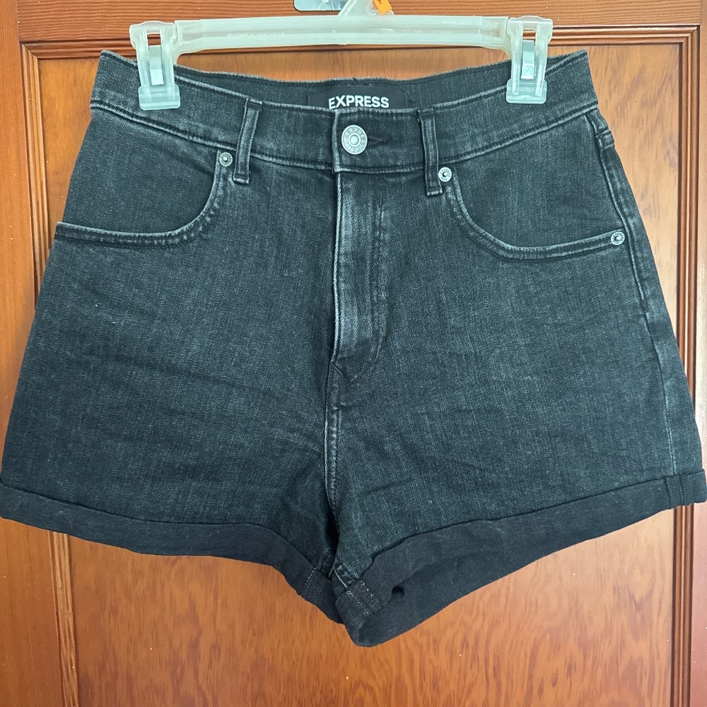 Cuffed black denim mom short